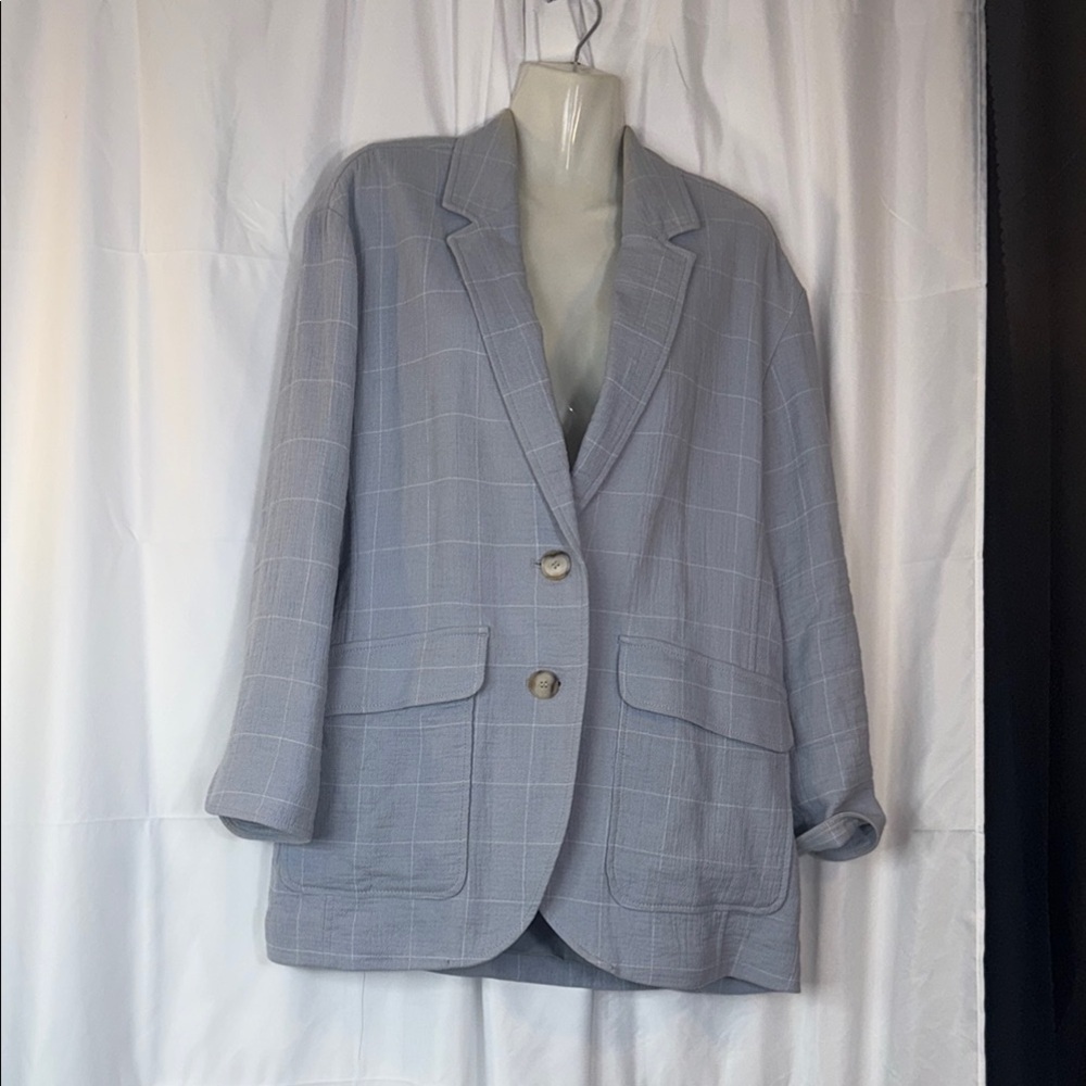 Stylish Light Gray Blazer with Checkered Pattern